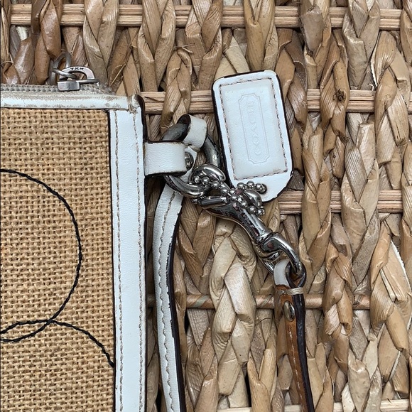 Coach Burlap Bee Wristlet 🐝 - Picture 3 of 8